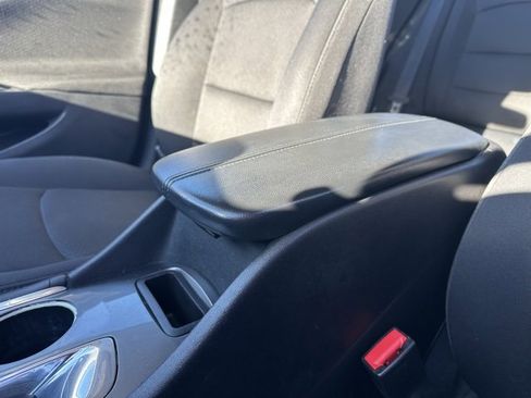 Used 2016 Chevrolet Malibu LT image 13