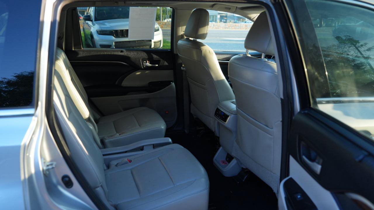Used 2015 Toyota Highlander Limited AWD/4WD image 24