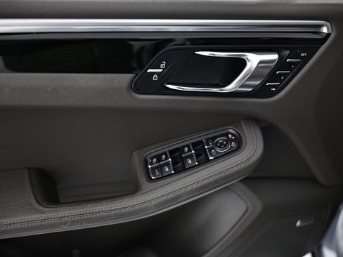 Used 2021 Porsche Macan image 18