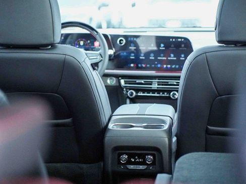 Used 2026 Chevrolet Traverse RS image 14