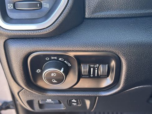 Used 2022 RAM 1500 Laramie AWD/4WD image 15
