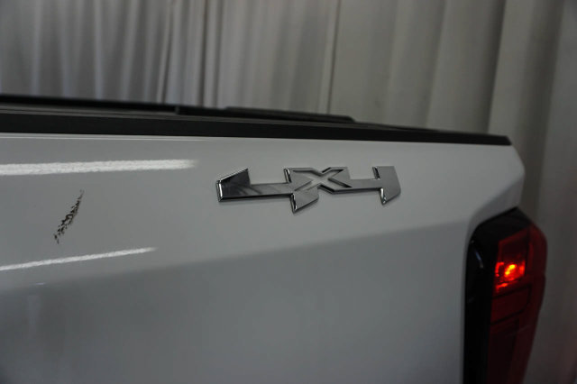 Used 2025 GMC Sierra 1500 SLT AWD/4WD image 17