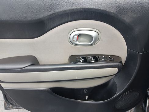 Used 2018 Kia Soul FWD image 16