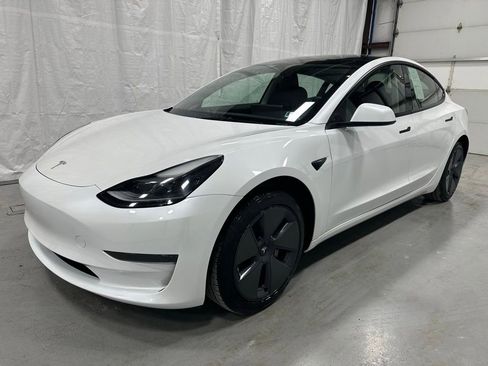 Used 2023 Tesla Model 3 Standard Range image 3