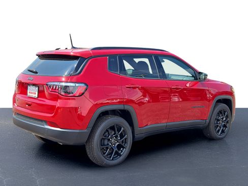 Used 2025 Jeep Compass Latitude w/ Altitude Special Edition AWD/4WD image 7