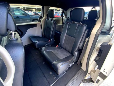 Used 2019 Dodge Grand Caravan SXT FWD image 29