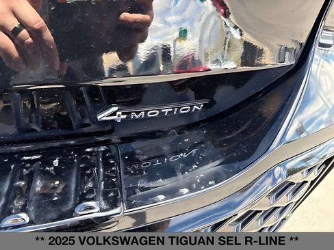 Used 2025 Volkswagen Tiguan SEL R-Line AWD/4WD image 11