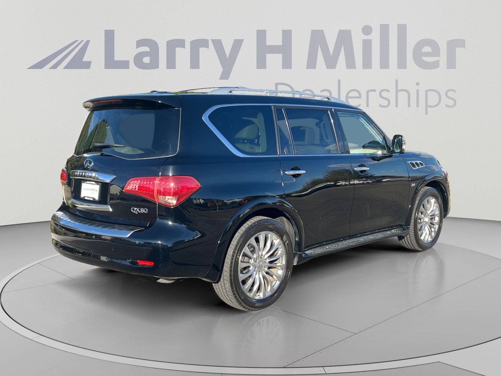 Used 2017 INFINITI QX80 4WD w/ Deluxe Technology Package image 5
