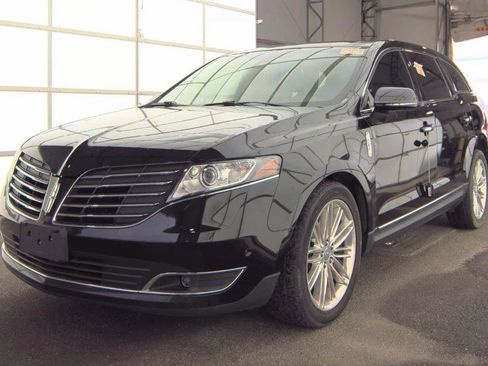 Used 2019 Lincoln MKT AWD image 4