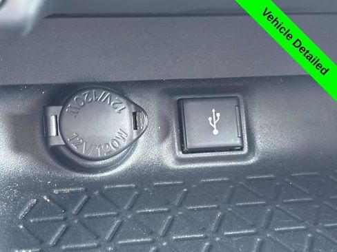 Used 2020 Toyota RAV4 XLE AWD/4WD image 18