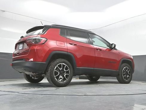 Used 2025 Jeep Compass Trailhawk AWD/4WD image 43