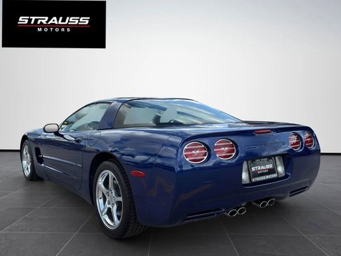Used 2004 Chevrolet Corvette Coupe w/ Preferred Equipment Group image 7