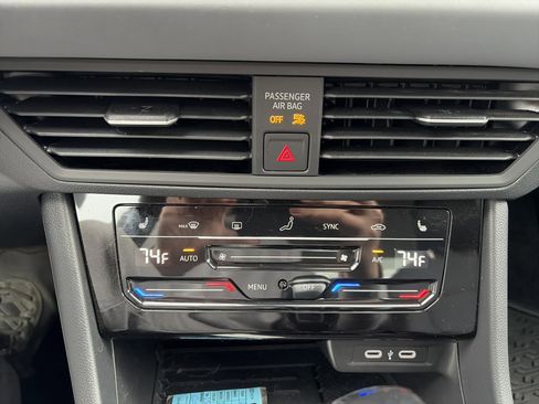 Certified 2025 Volkswagen Jetta SE image 36