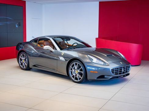 Used 2012 Ferrari California image 30