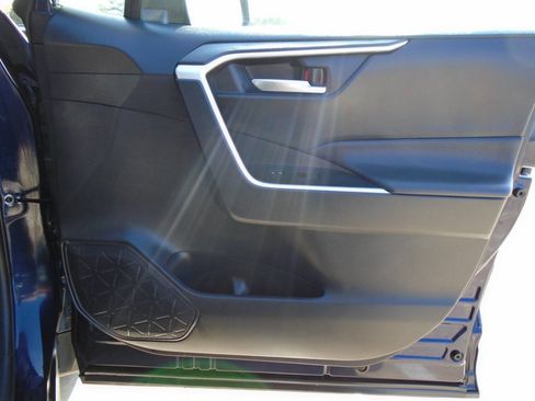 Used 2021 Toyota RAV4 XLE FWD image 31