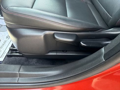 Used 2024 Chevrolet Trax RS w/ Sunroof Package FWD image 18
