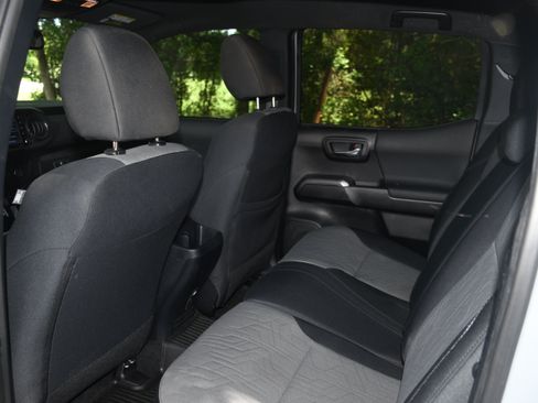 Used 2020 Toyota Tacoma TRD Sport AWD/4WD image 14
