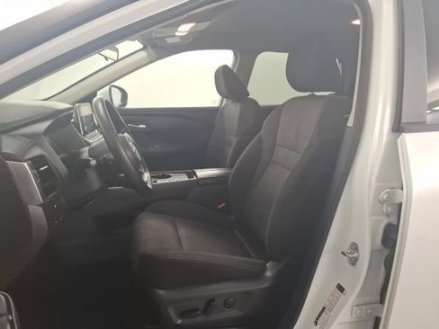 Used 2024 Nissan Rogue SV FWD image 16