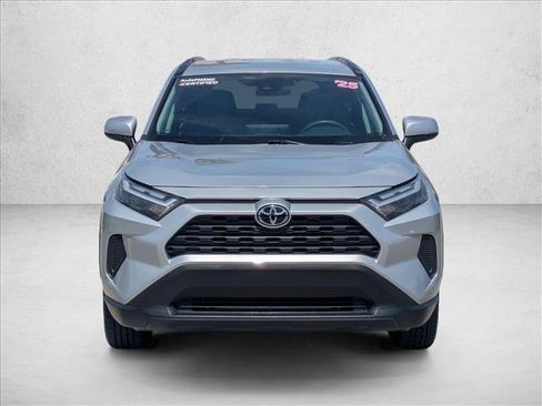 Used 2025 Toyota RAV4 XLE AWD/4WD image 2