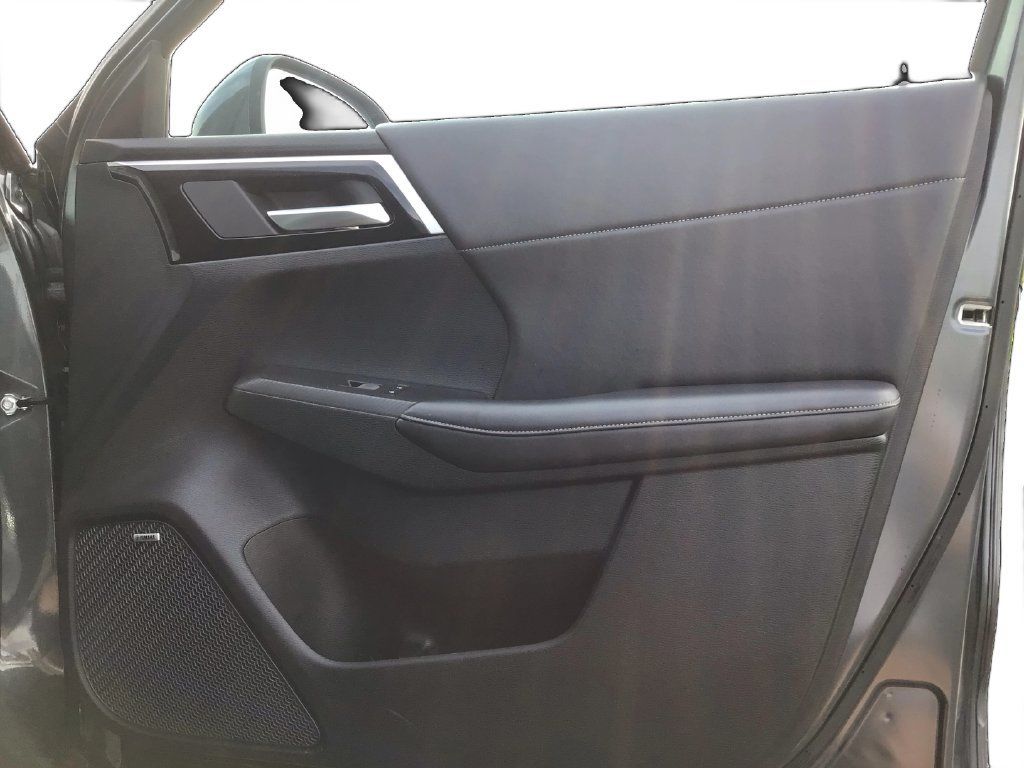 Used 2025 Mitsubishi Outlander AWD image 21