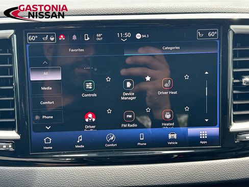 Used 2024 Chrysler Pacifica Touring-L FWD image 17