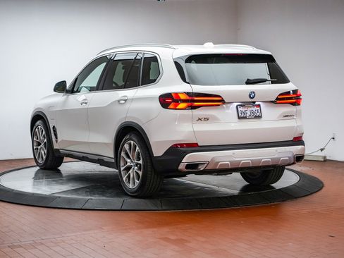 Certified 2025 BMW X5 xDrive50e w/ Executive Package image 7