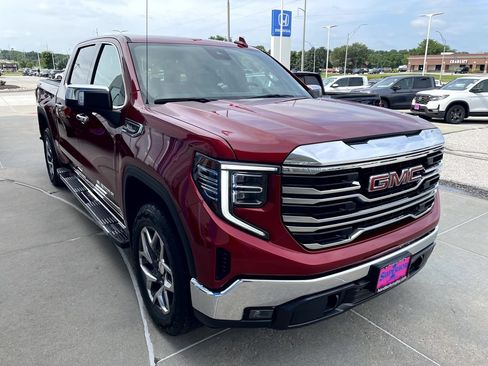 Used 2024 GMC Sierra 1500 SLT w/ SLT Premium Package AWD/4WD image 4