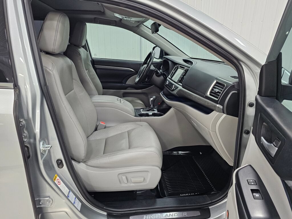 Used 2018 Toyota Highlander Limited AWD/4WD image 22
