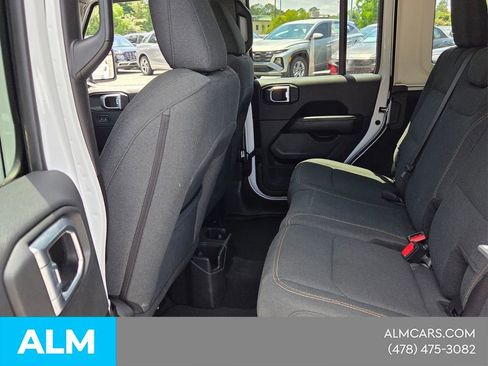 Used 2025 Jeep Wrangler Unlimited Sahara AWD/4WD image 8