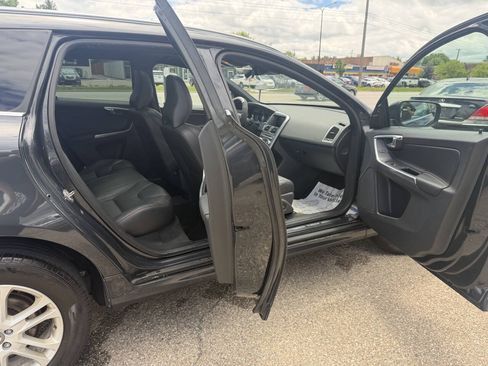 Used 2016 Volvo XC60 T5 Premier w/ Proximity Package FWD image 10