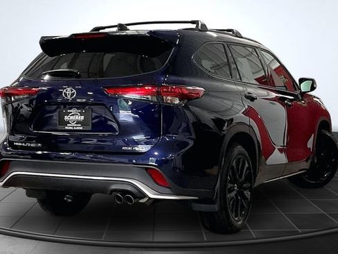 Used 2023 Toyota Highlander XSE AWD/4WD image 2