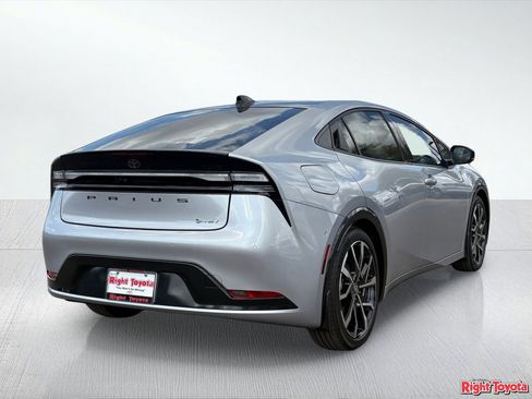 New 2026 Toyota Prius Plug-In Hybrid FWD image 7