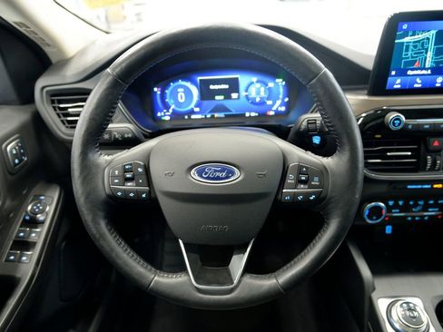 Used 2020 Ford Escape Titanium image 18