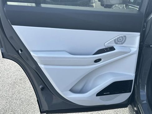 New 2026 Jeep Cherokee Overland image 21