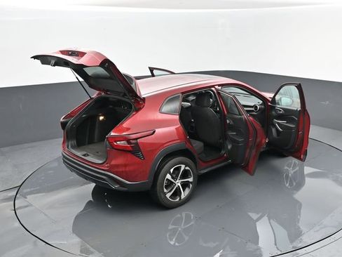 Used 2024 Chevrolet Trax RS w/ Sunroof Package FWD image 27