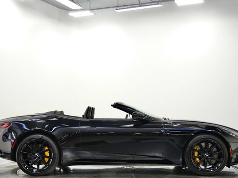 Used 2020 Aston Martin DB11 Volante image 48