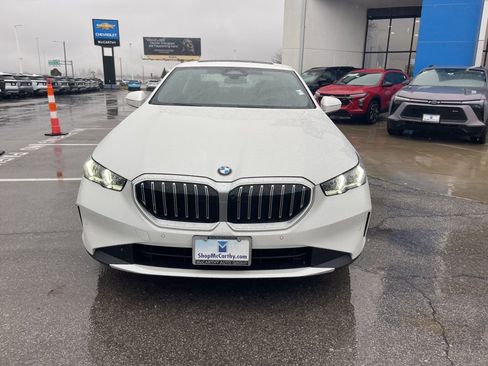 Used 2025 BMW 530i xDrive w/ Premium Package image 8