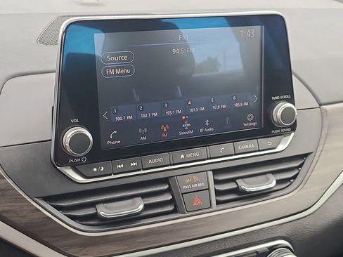 Used 2024 Nissan Altima 2.5 SV FWD image 31