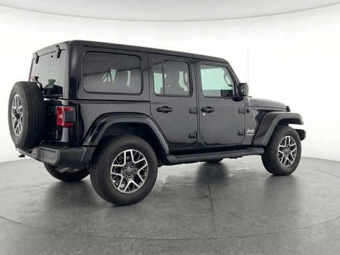 Used 2025 Jeep Wrangler Sahara image 9