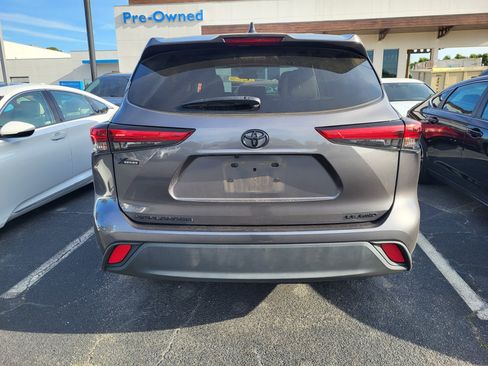 Used 2023 Toyota Highlander LE image 5