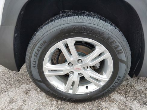 Used 2020 GMC Terrain SLE image 12