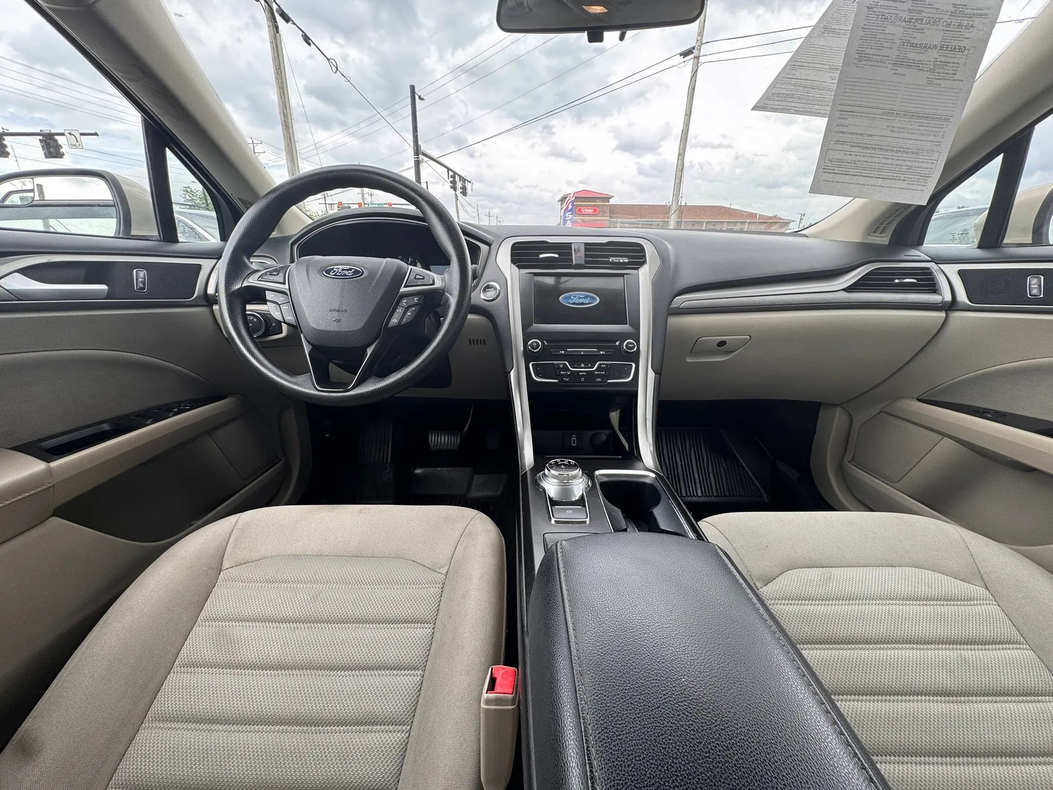 Used 2018 Ford Fusion SE w/ Fusion SE Technology Package FWD image 16
