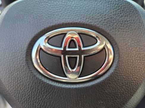 Used 2025 Toyota RAV4 XLE AWD/4WD image 32