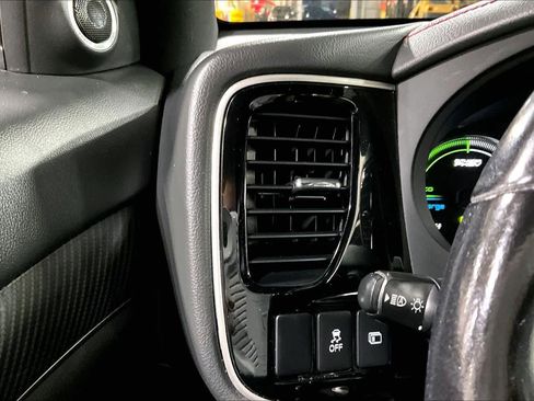 Used 2021 Mitsubishi Outlander LE image 33