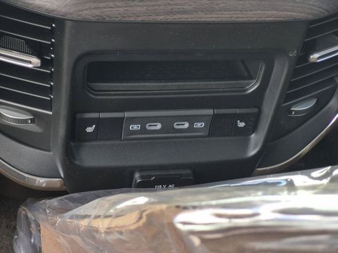 New 2026 RAM 1500 Laramie AWD/4WD image 17