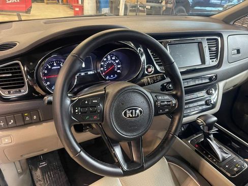 Used 2018 Kia Sedona SX image 23