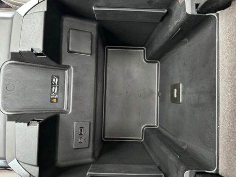 Used 2025 GMC Sierra 3500 SLT w/ SLT Premium Package image 19