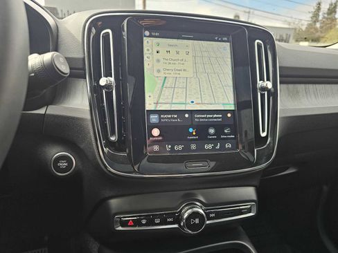 Certified 2024 Volvo XC40 B5 Plus w/ Climate Package AWD/4WD image 28