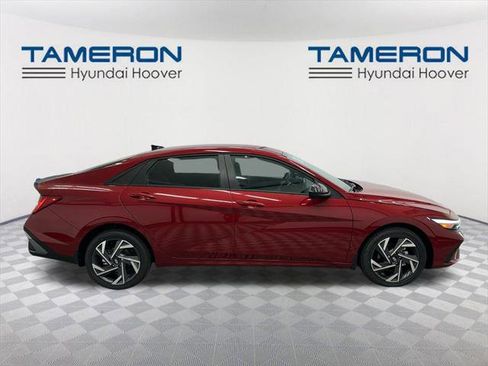 New 2025 Hyundai Elantra SEL image 6