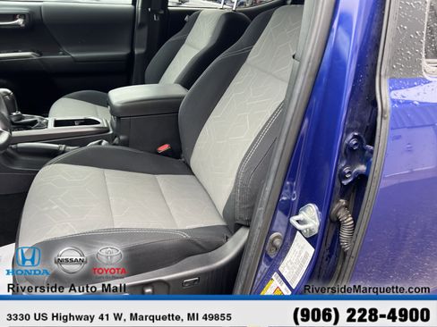 Used 2022 Toyota Tacoma TRD Off-Road image 16